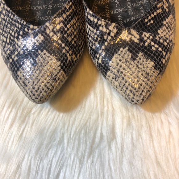Vionic Caballo pointed toe flats, slip on orthotic Sz 8.5 -runs wider - Picture 3 of 9